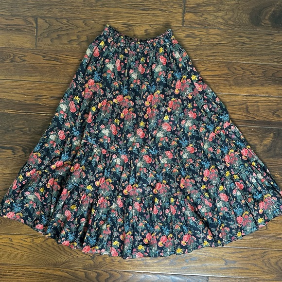THE GREAT | The Day Dream Skirt in Black Enchanted Floral // Size 0 - Picture 2 of 5
